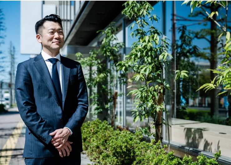 会社前 井深悠人
